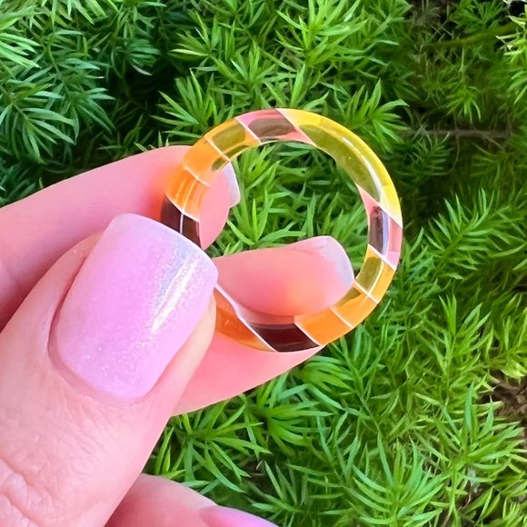 Acrylic ring - Picture 3 of 4